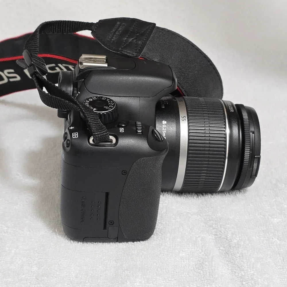 Canon EOS Rebel T2i DSLR Camera 18-55mm Lens Bundle